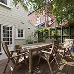 Apollo Lodge - Free Parking