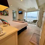 Incredible Views! Luxurious Studio & Outdoor Living
