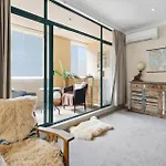 The Urban Charmer - Wellington Holiday Apartment