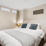 The Urban Charmer - Wellington Holiday Apartment