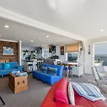 Pacific Ocean Seafront Home 3B2B Near Airport
