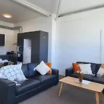 U Suites On Webb