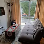 Entire Ground Floor With Full-Privacy And Family-Friendly Popular To Ferry Catchers