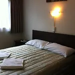 88 Wallace Court Motel