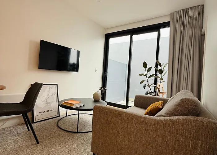 Stylish 2 Bedrooms Townhouse In Central Wellington With A Free Car Park