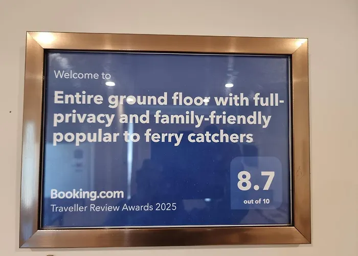 Entire Ground Floor With Full-Privacy And Family-Friendly Popular To Ferry Catchers