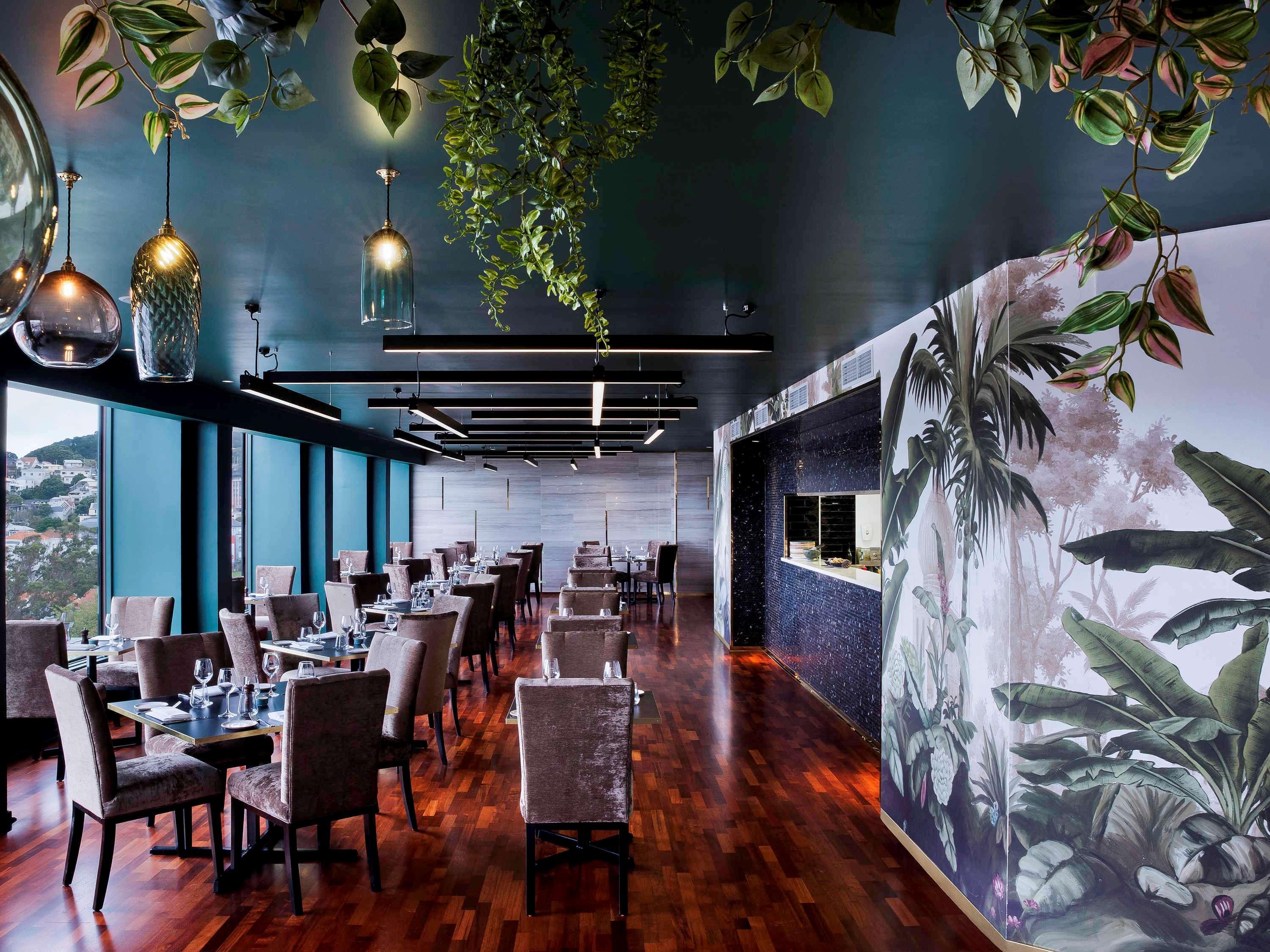 Hotel Moevenpick 5*