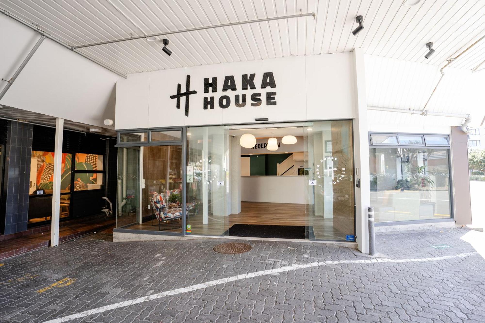 Haka House Hostel *