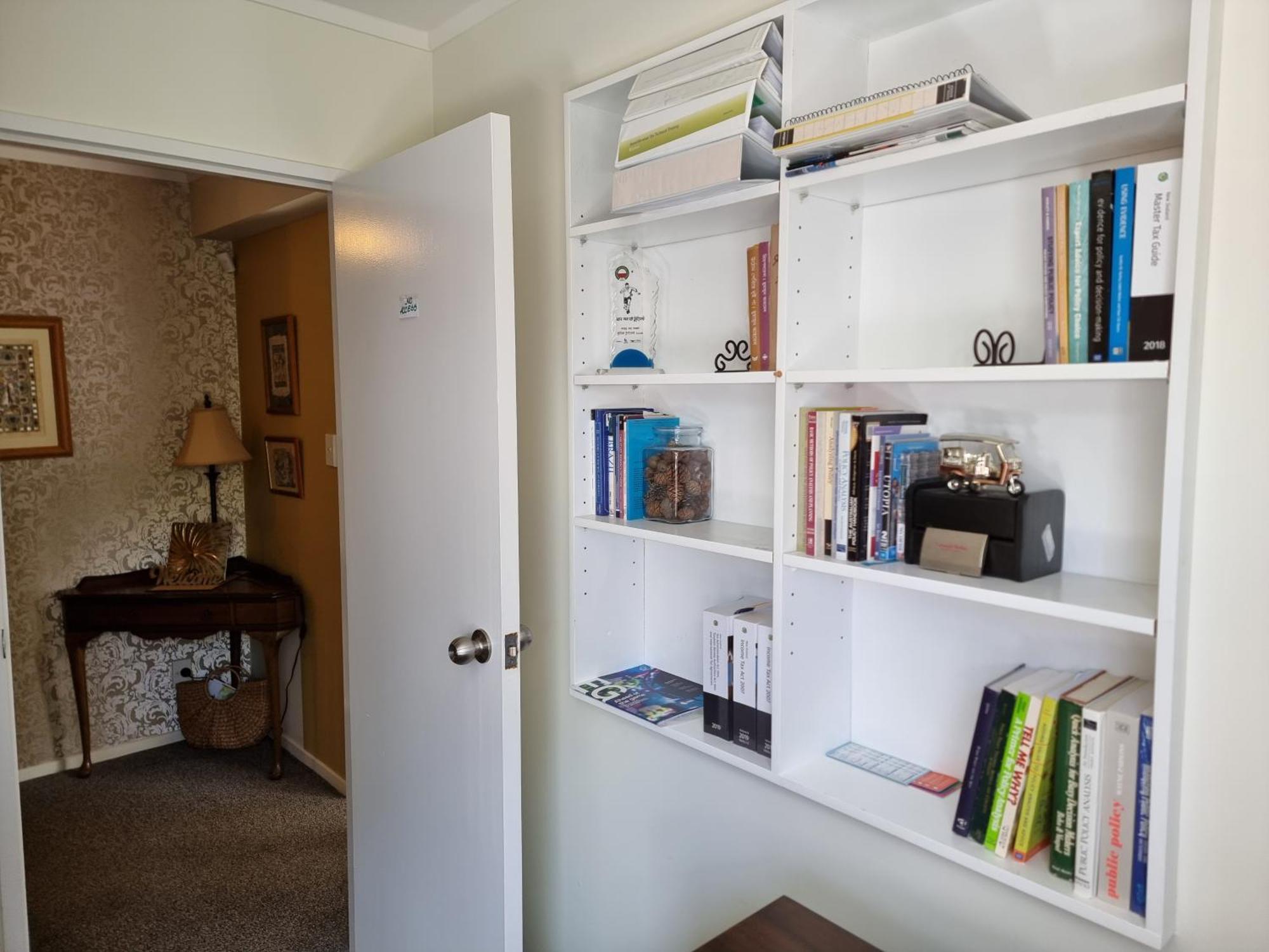 Entire Ground Floor With Full-privacy And Family-friendly Popular To Ferry Catchers