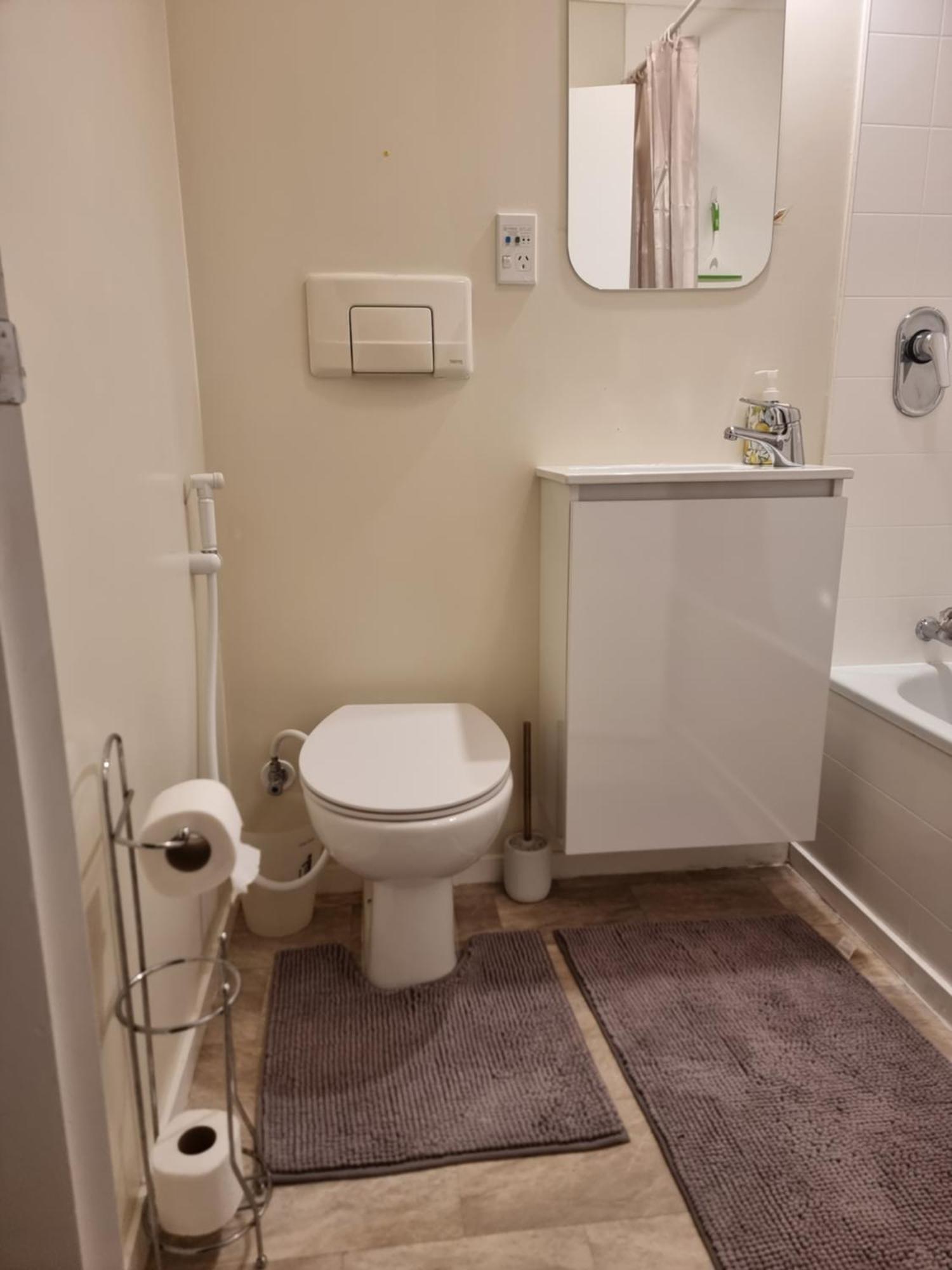 Apartment Entire Ground Floor With Full-privacy And Family-friendly Popular To Ferry Catchers