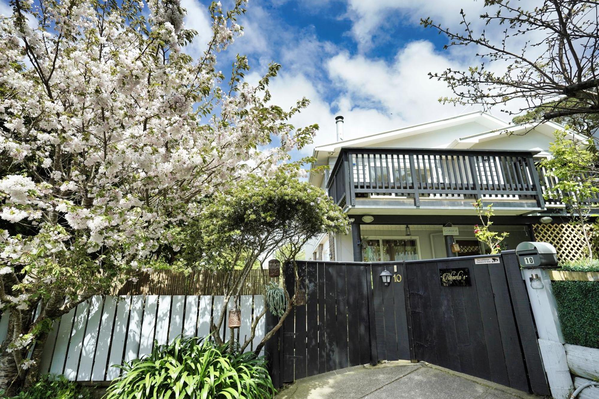 Apartment Entire Ground Floor With Full-privacy And Family-friendly Popular To Ferry Catchers