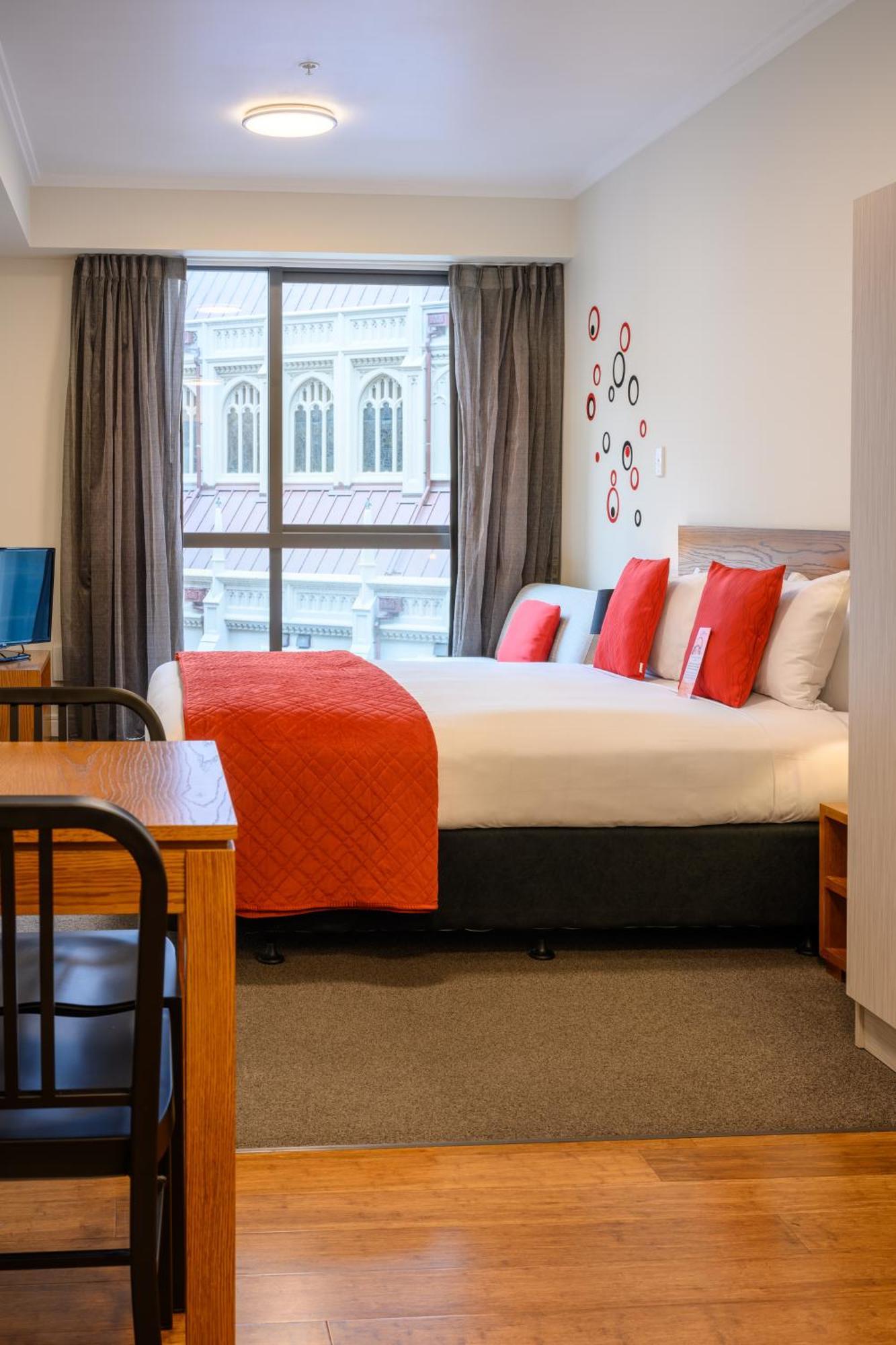 Boulcott 5*