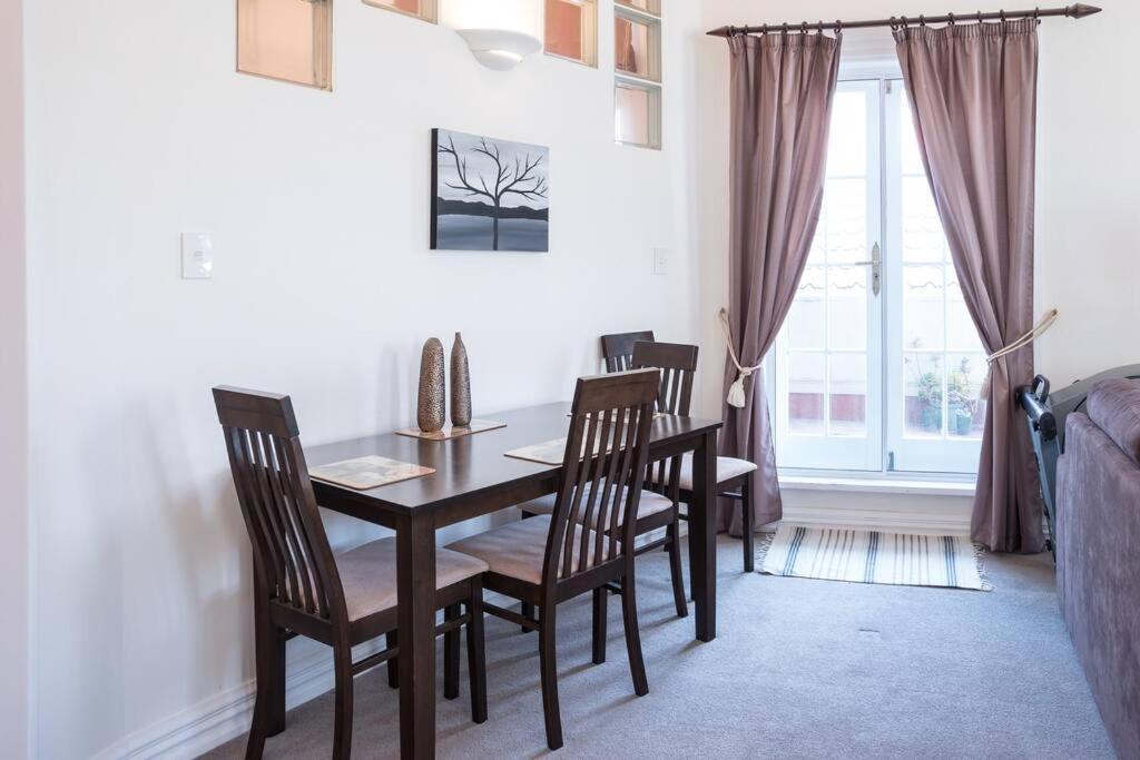 And Sunny Apartment Wellington