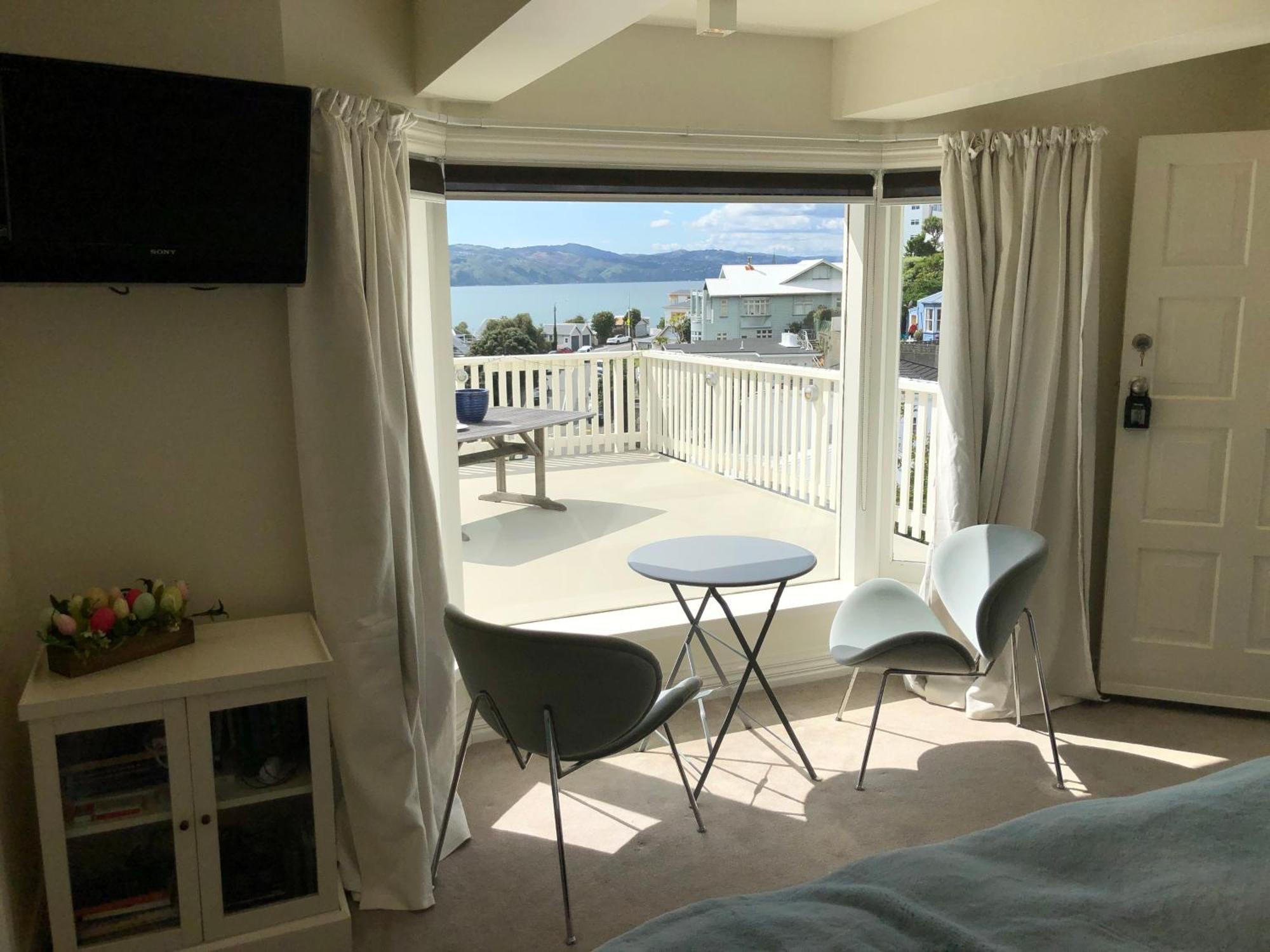 Incredible Views! Luxurious & Outdoor Living Wellington