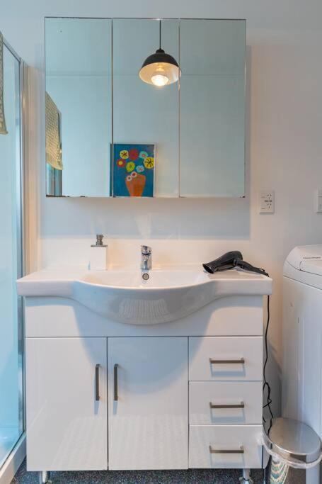 Ideal Location For Groups, Family, Friends Or Work Wellington
