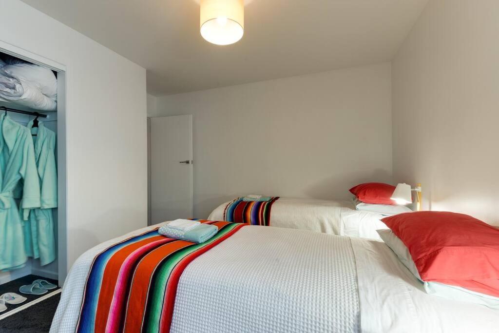 Ideal Location For Groups, Family, Friends Or Work *