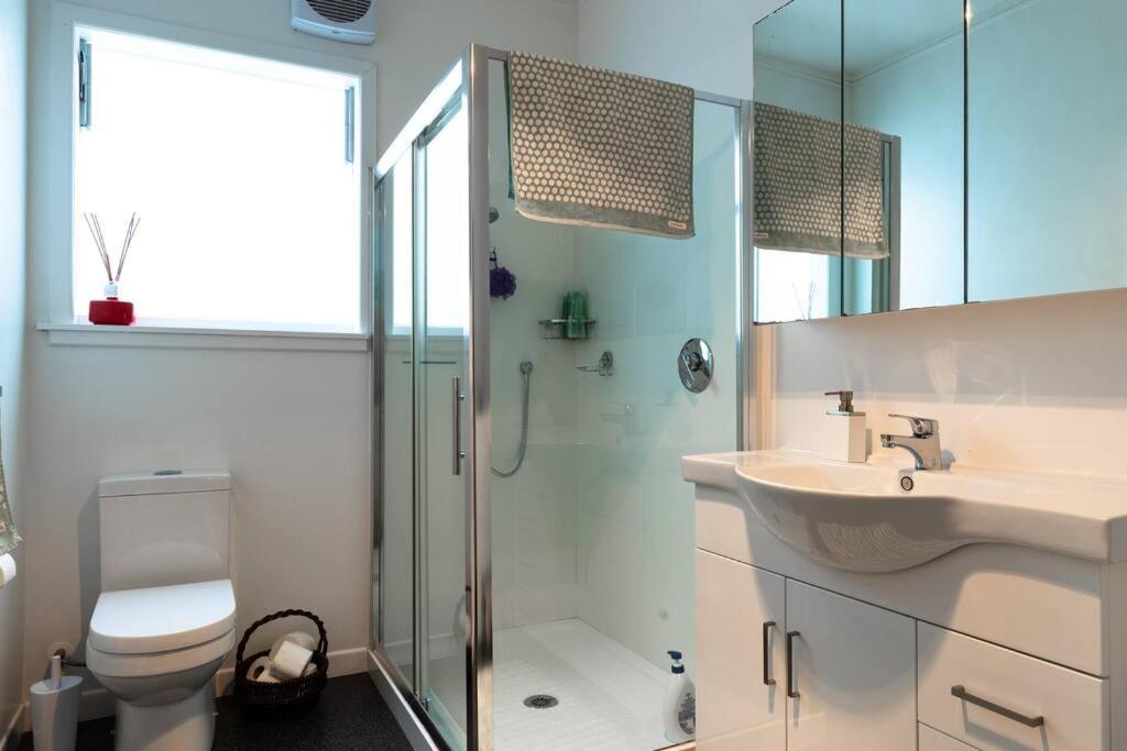 Ideal Location For Groups, Family, Friends Or Work *