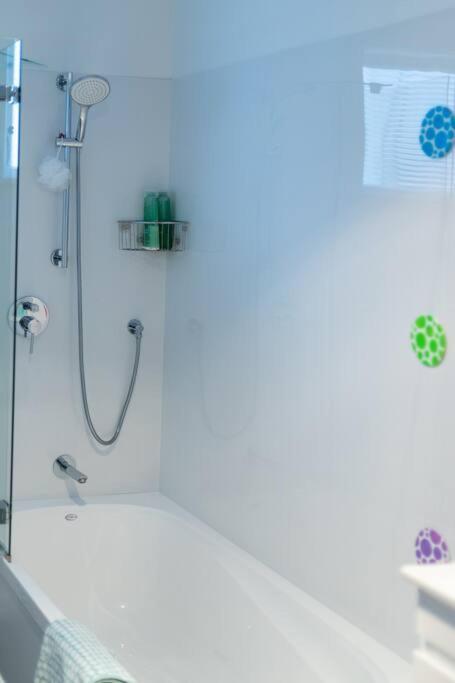 Ideal Location For Groups, Family, Friends Or Work *