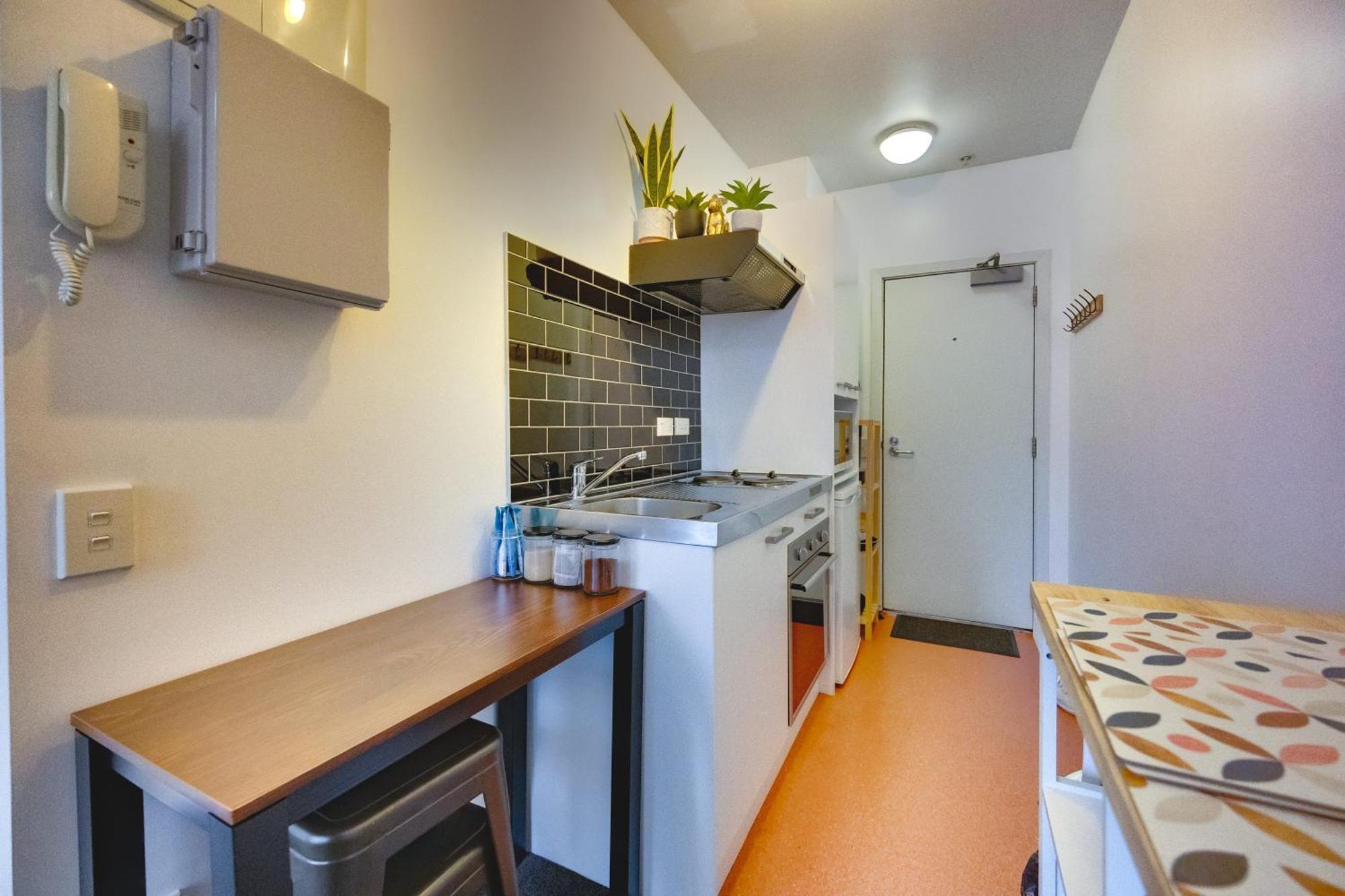 Floor Sanctuary Apartment *