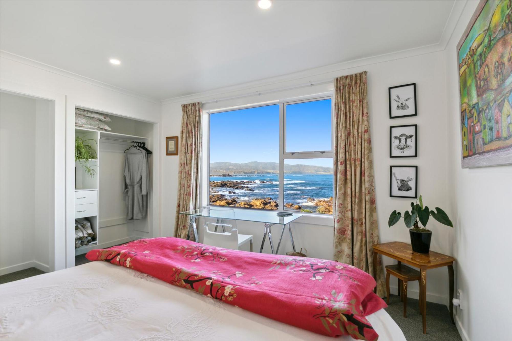 Villa Pacific Ocean Seafront 3b2b Near Airport Wellington