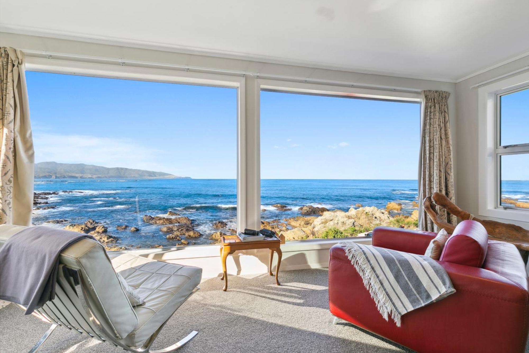 Villa Pacific Ocean Seafront 3b2b Near Airport Wellington