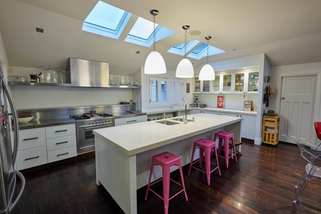 With Hot Tub, Heated Pool & Tennis Court Holiday home *