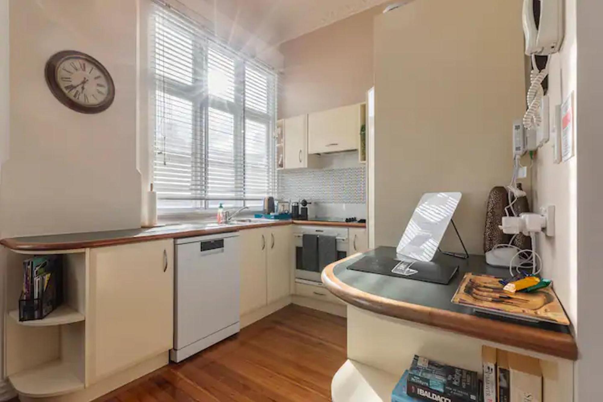 And Sunny Apartment Wellington