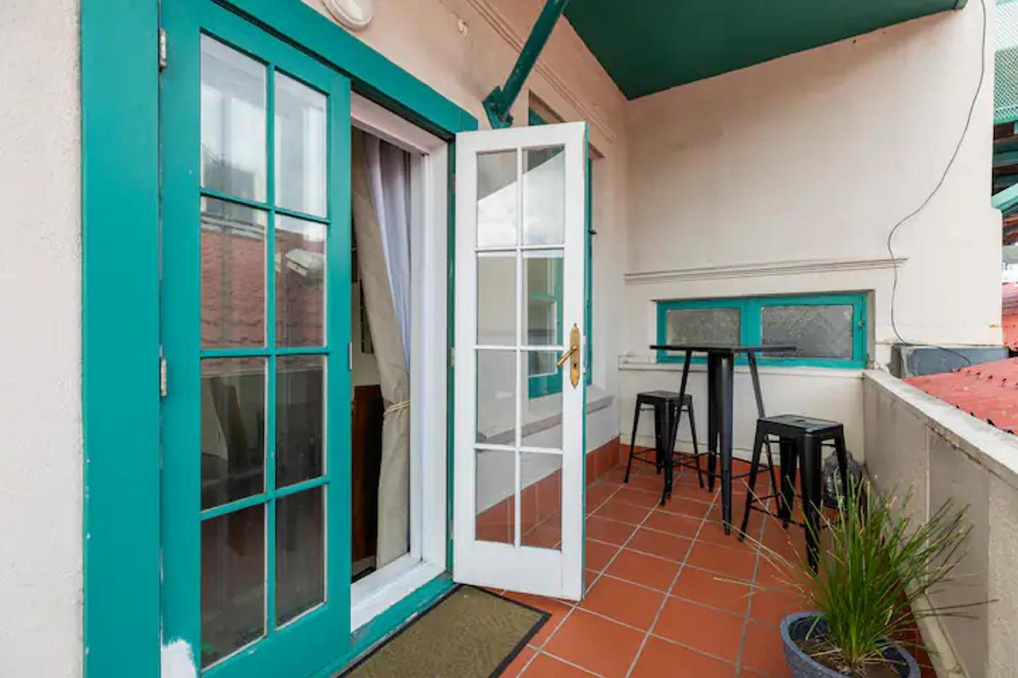 And Sunny Apartment *