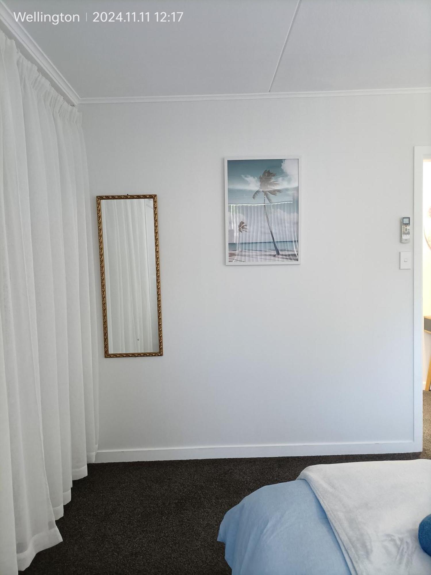 Comfy & Sunny In Wellington--3 Heat Pumps *