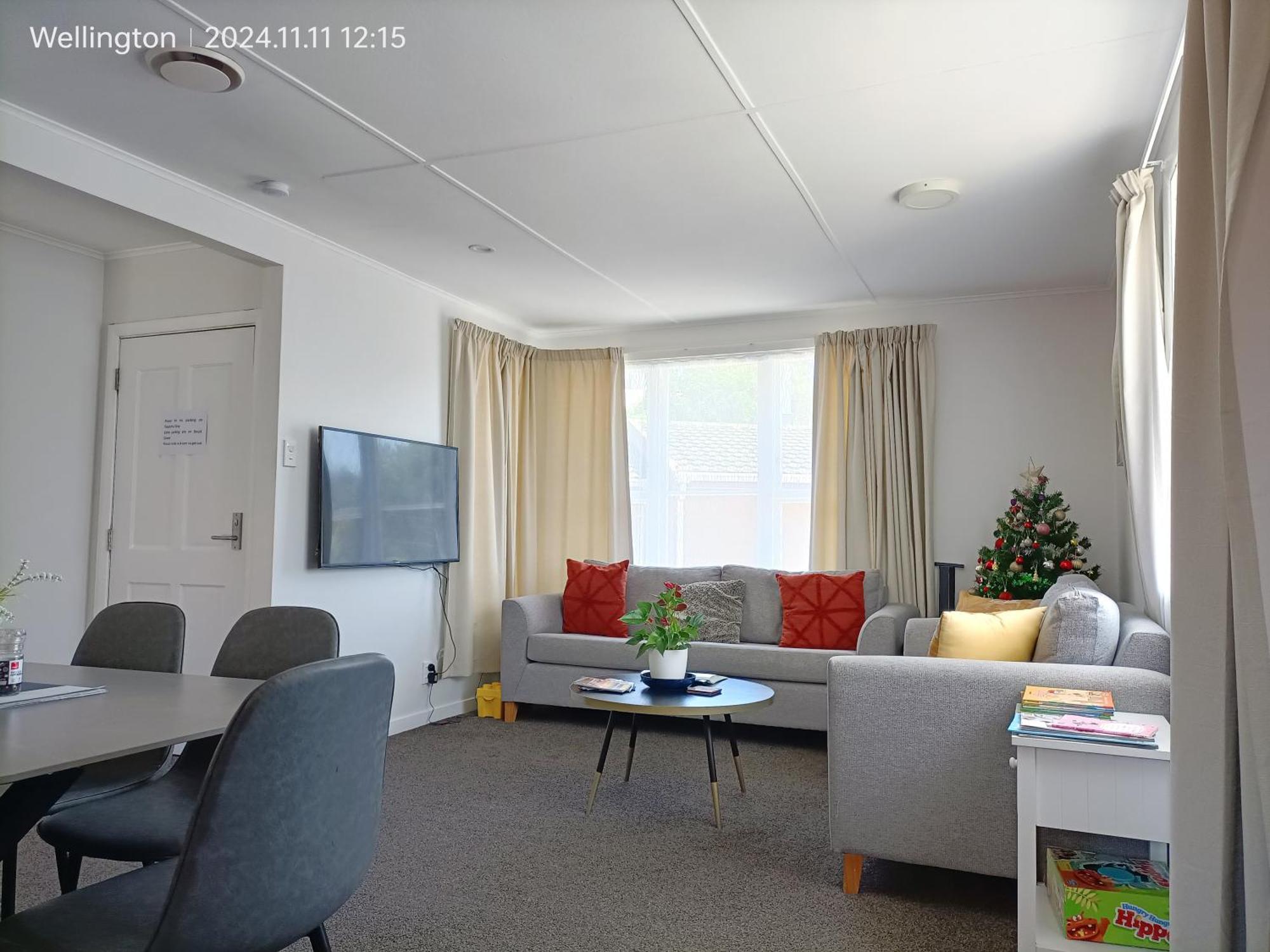 Holiday home Comfy & Sunny In Wellington--3 Heat Pumps