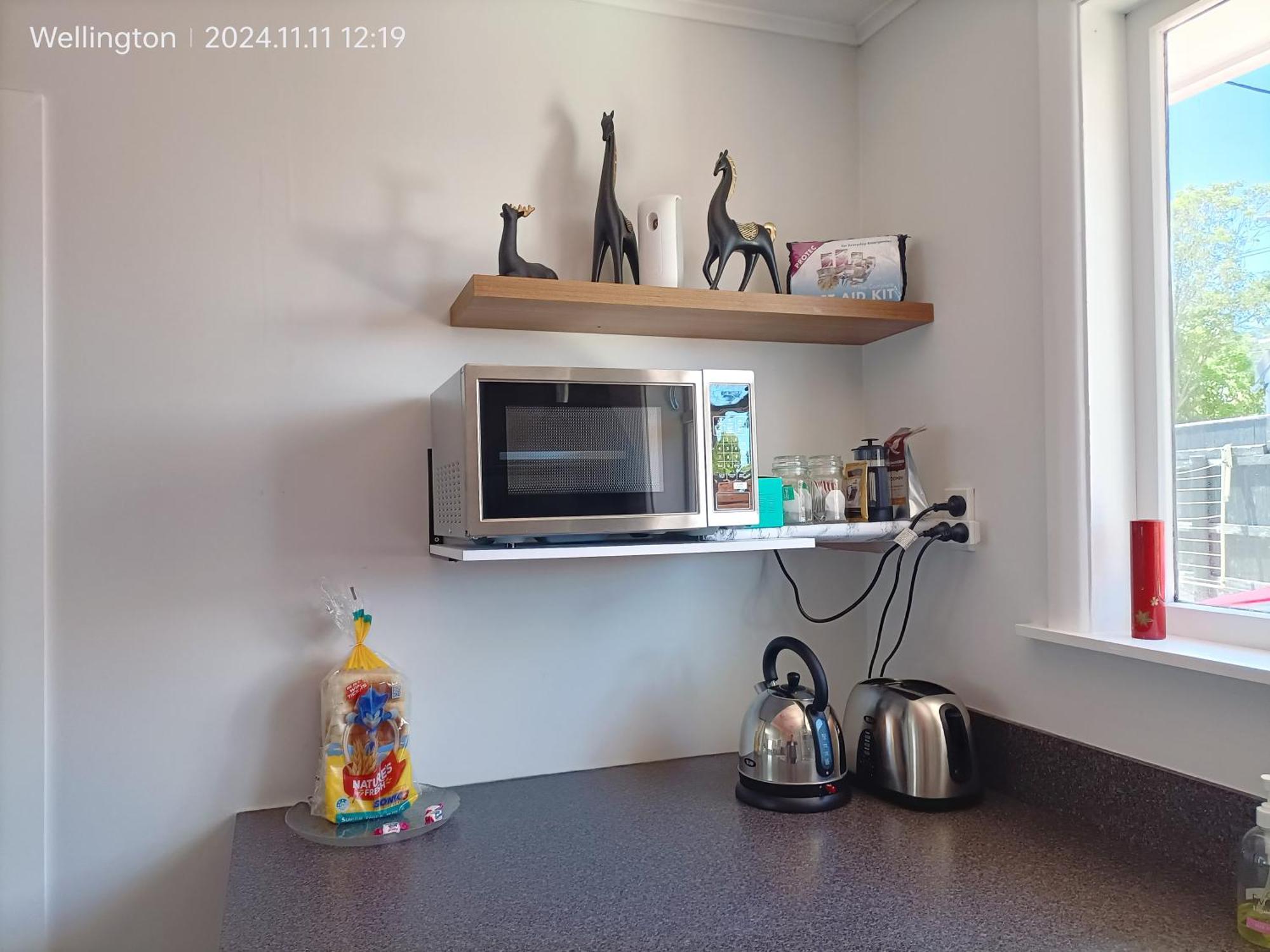 Comfy & Sunny In Wellington--3 Heat Pumps * Wellington