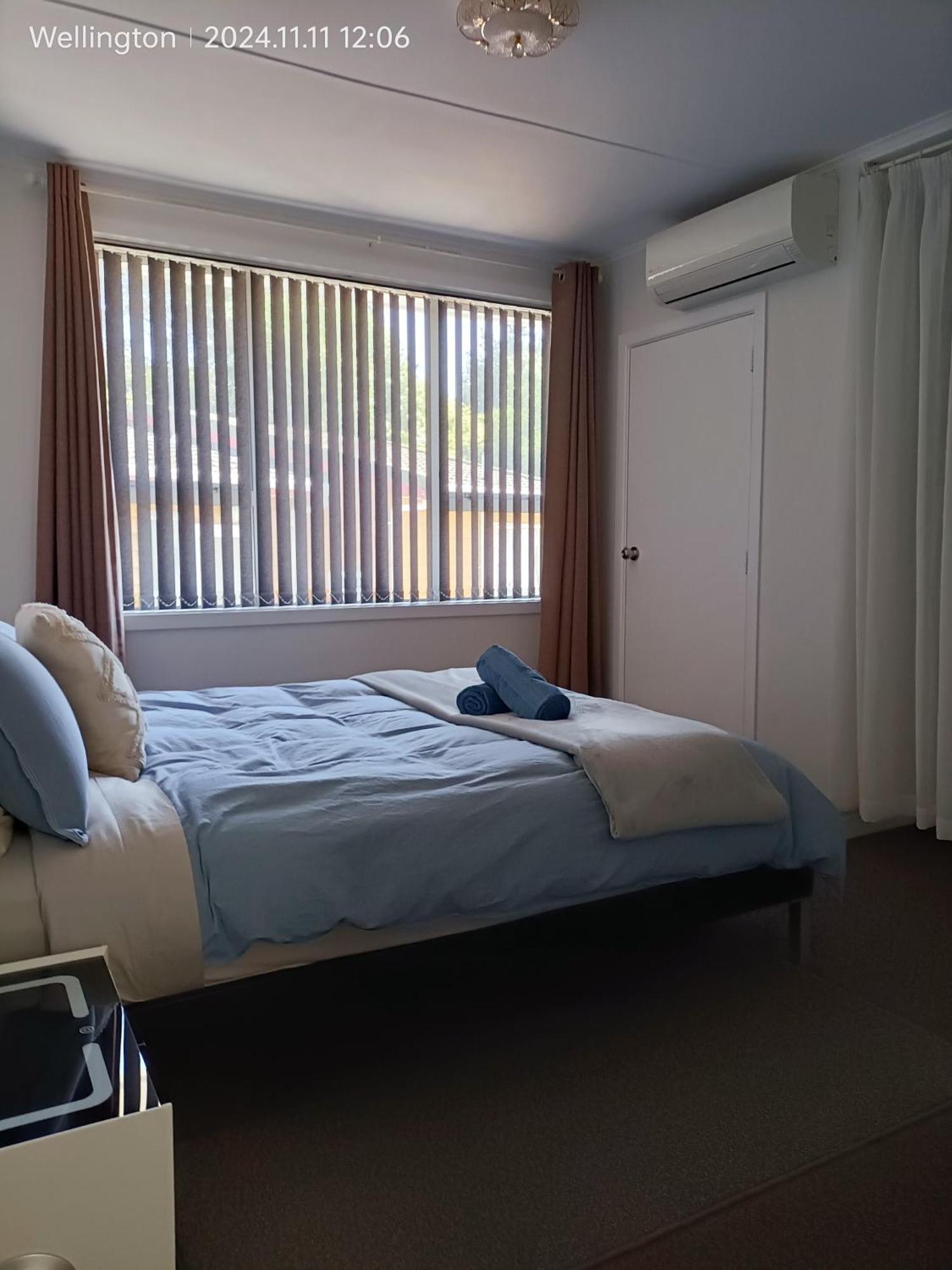 Comfy & Sunny In Wellington--3 Heat Pumps *