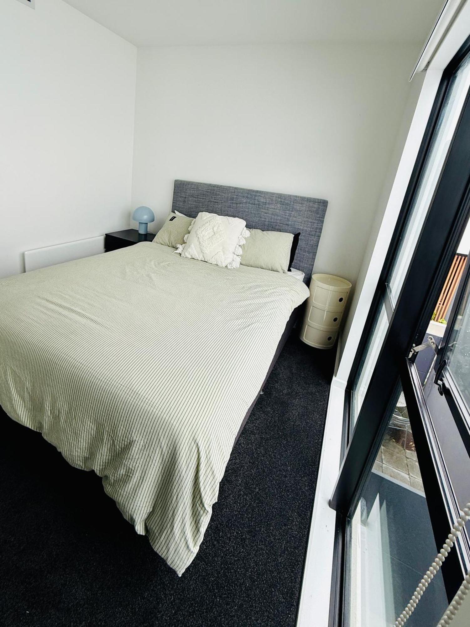 Stylish 2 Bedrooms Townhouse In With A Free Car Park