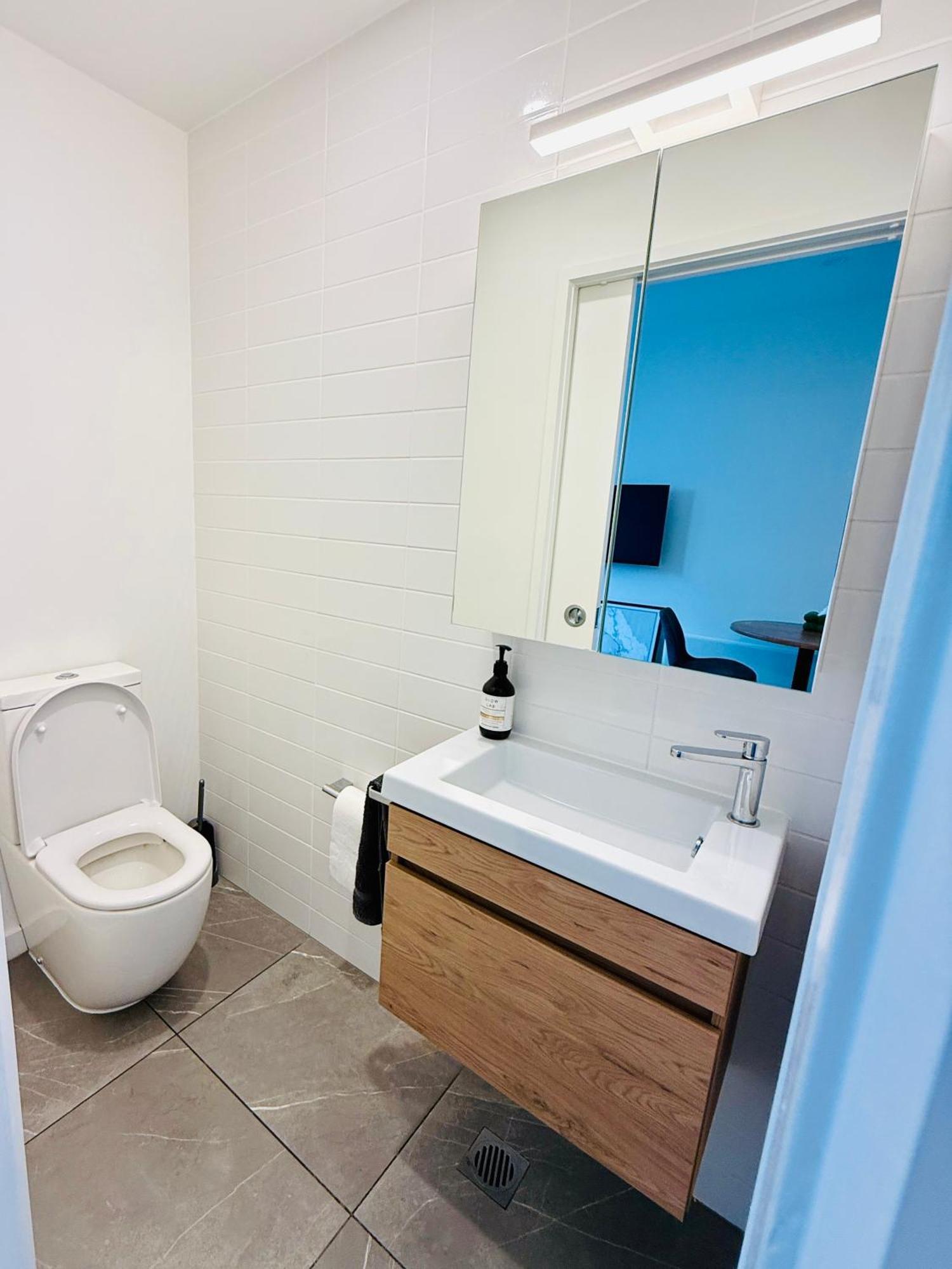 Stylish 2 Bedrooms Townhouse In With A Free Car Park Apartment Wellington