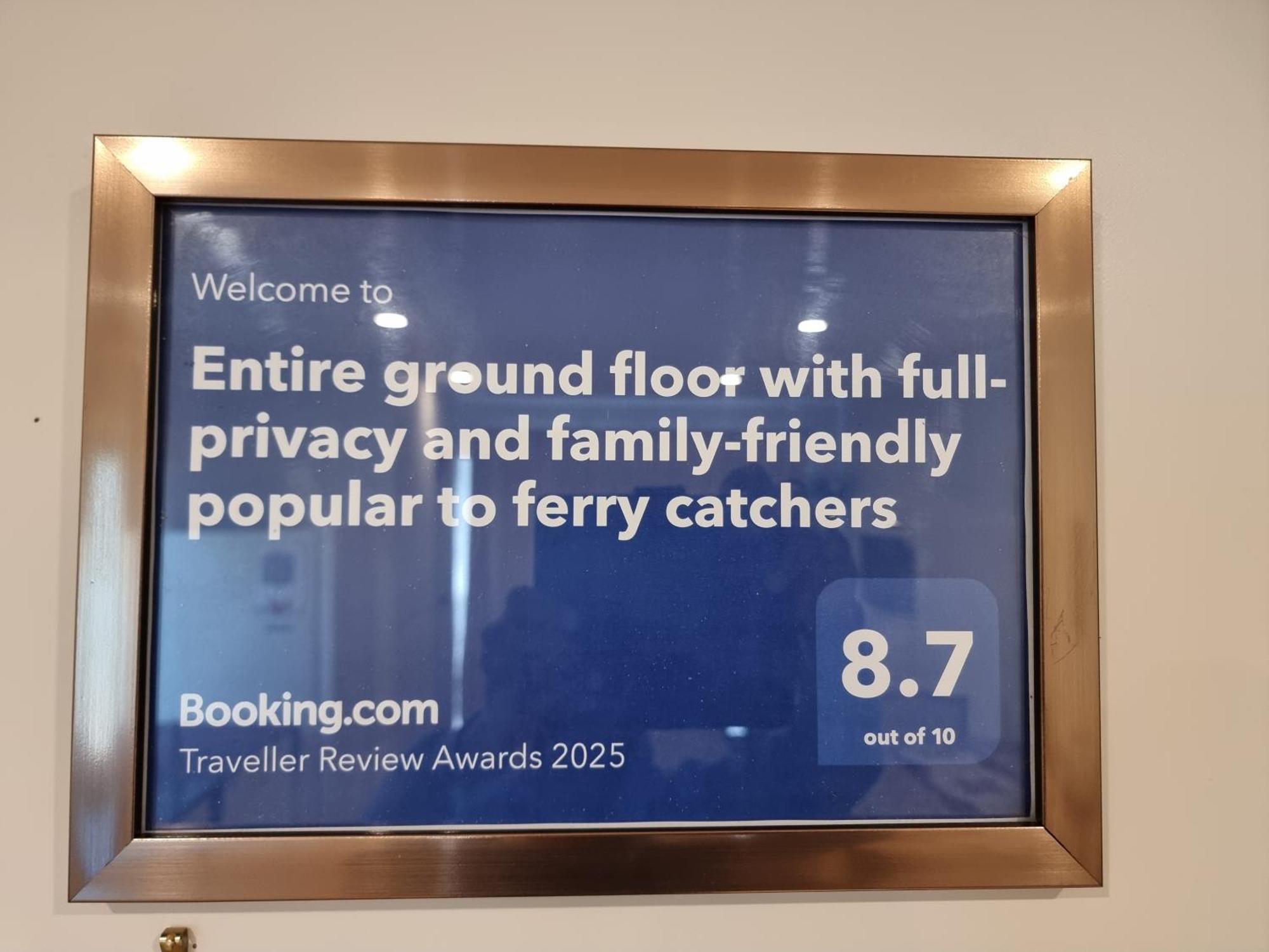 Entire Ground Floor With Full-privacy And Family-friendly Popular To Ferry Catchers