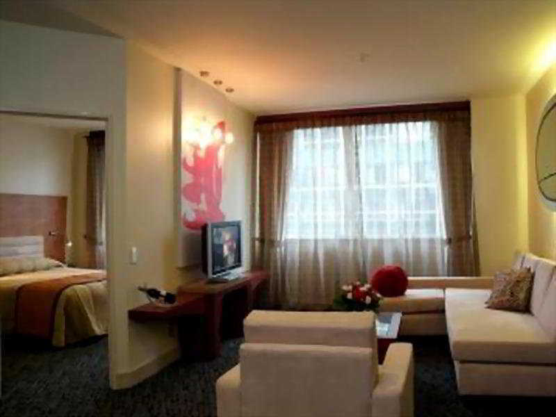 Adina Citylife 4*