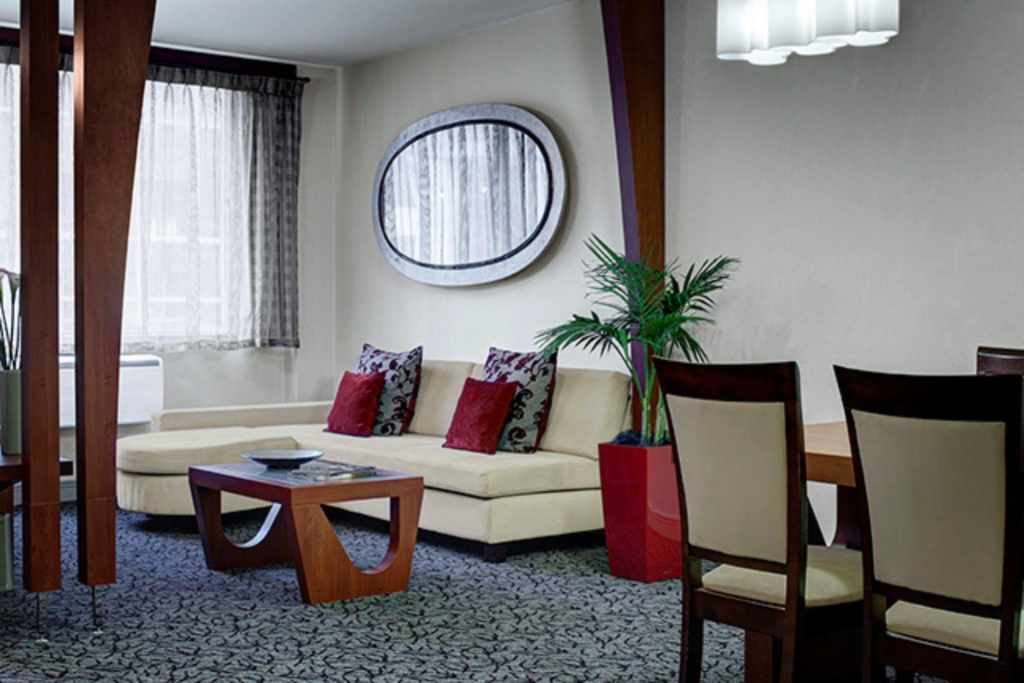 Hotel Adina Citylife 4*