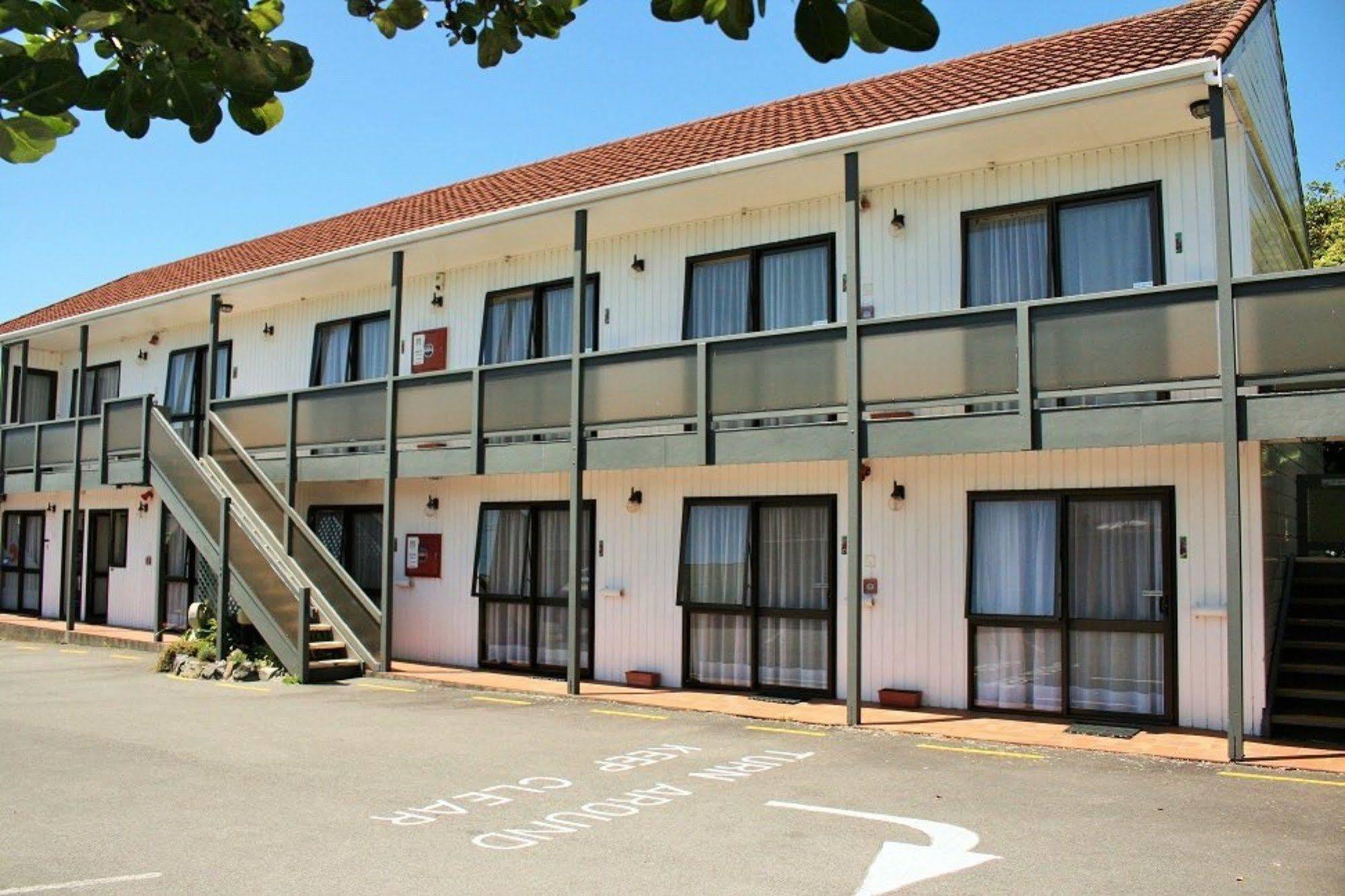 88 Wallace Court Motel