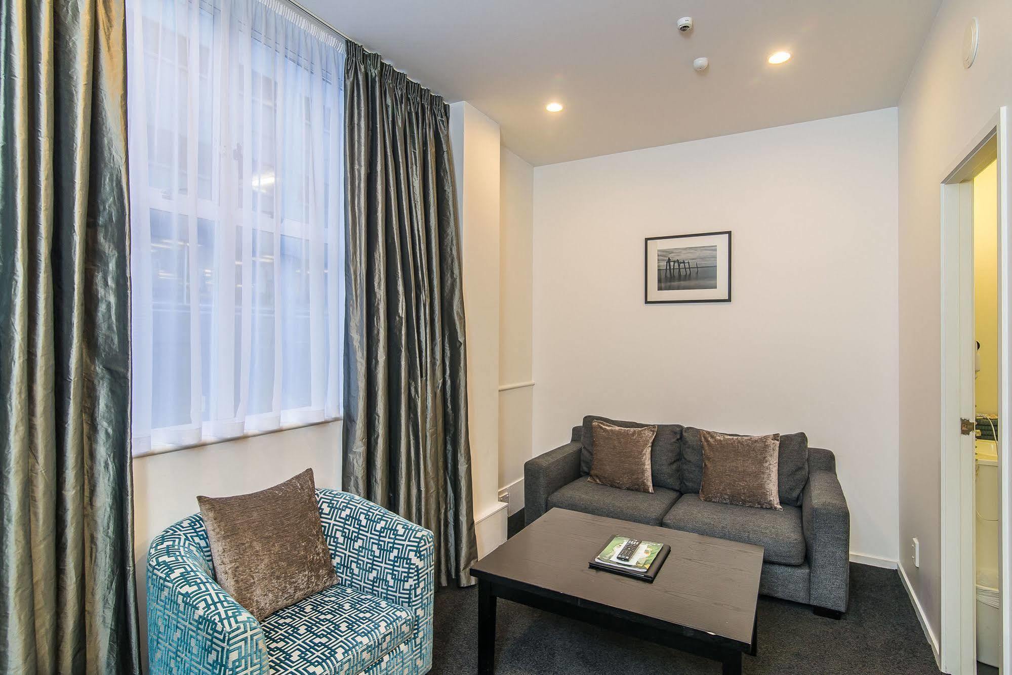 Gilmer Aparthotel 4*