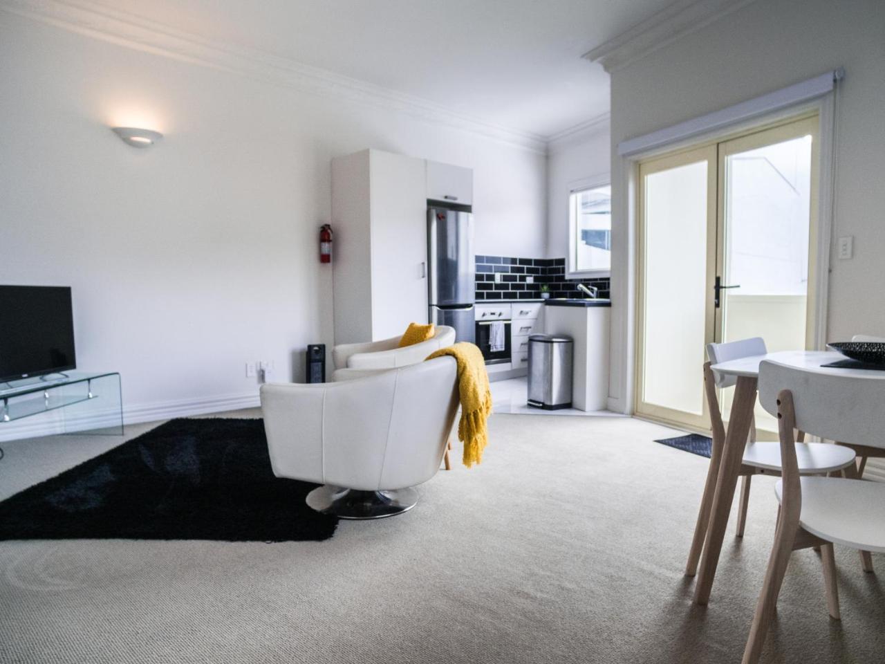 Apartment U On Manners *