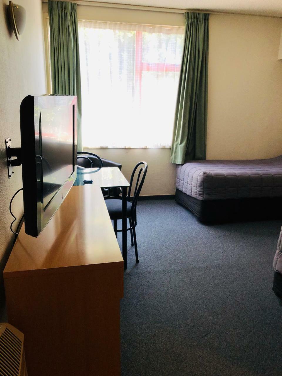 Harbour Motor Motel 3*