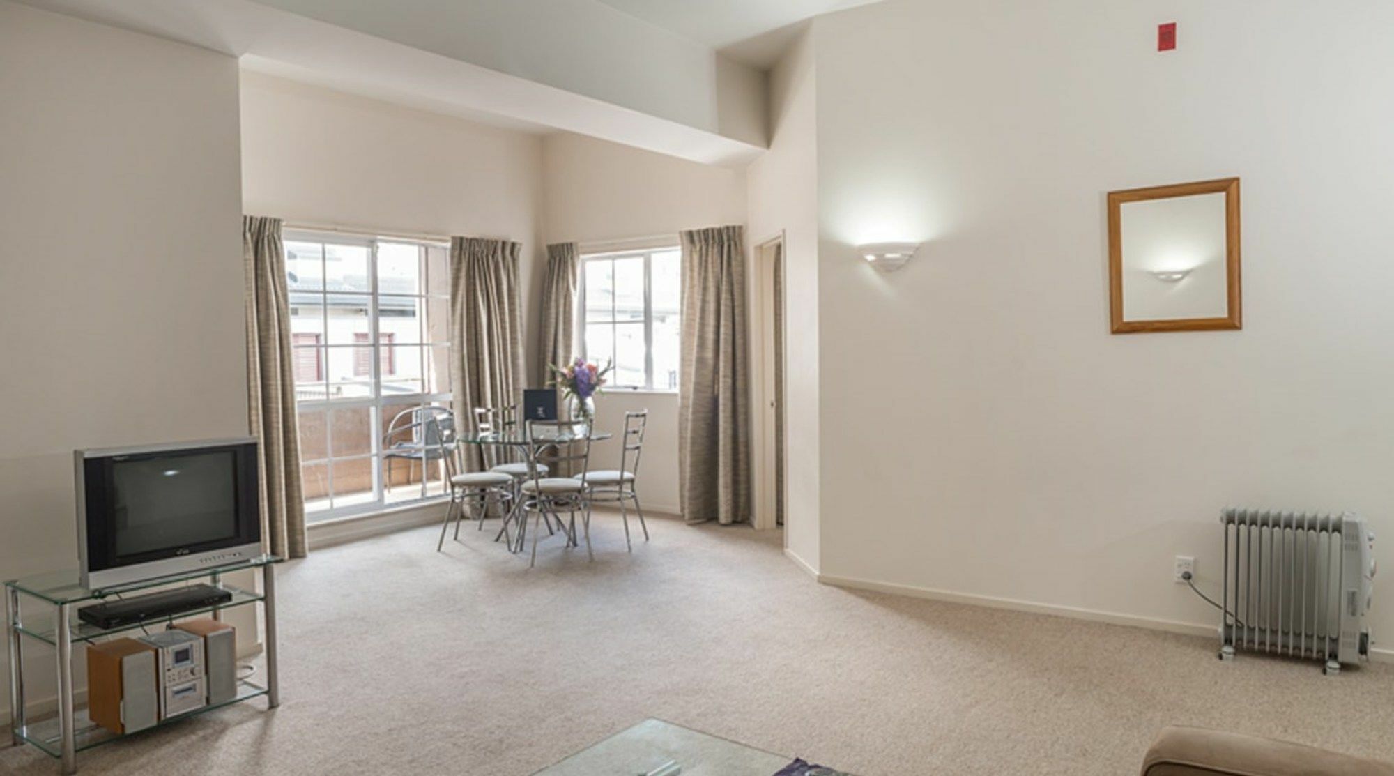Courtenay Village Aparthotel 3*