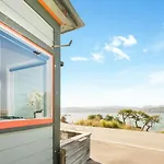 Waterfront 2-Bed Cottage, Karaka Bays