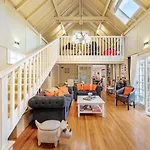 Woburn Retreat, Luxury Home For Perfect Getaway