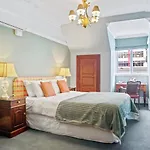Wellesley Boutique Hotel