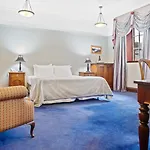 Wellesley Boutique Hotel