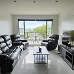 Spacious And Luxury, City Fringe Bliss!