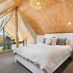 The Cabin - Wellington Holiday Home