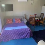 Sunny Holiday Home Wellington