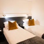 Bay Plaza Hotel